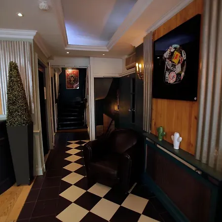 Etoile Trocadero Hotel